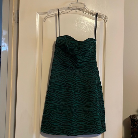 NWT Diane Von Furstenberg Emerald & Black Tiger Print Mini Dress Size 0 - Picture 4 of 15